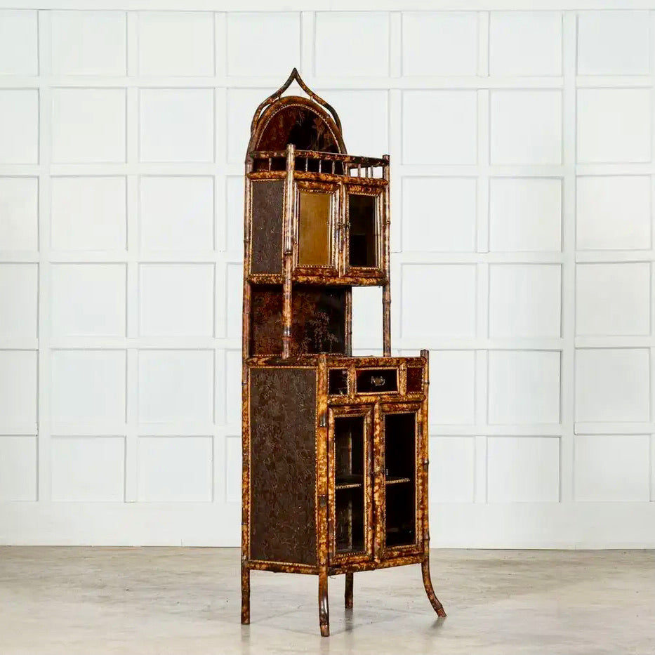 Gabinete esmaltado de bambú inglés, 1880