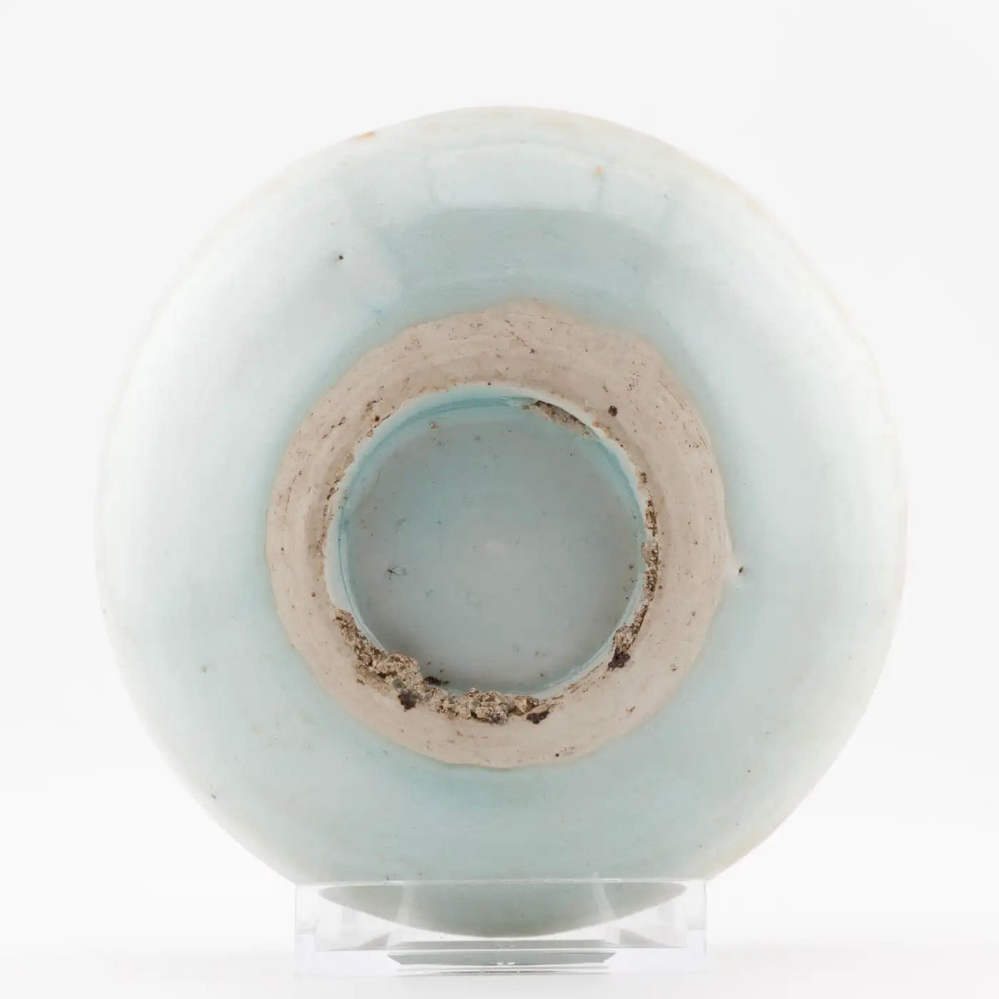 Plato Pequeño de Porcelana China con Pez en Relieve | Dinastía Ming, 1500