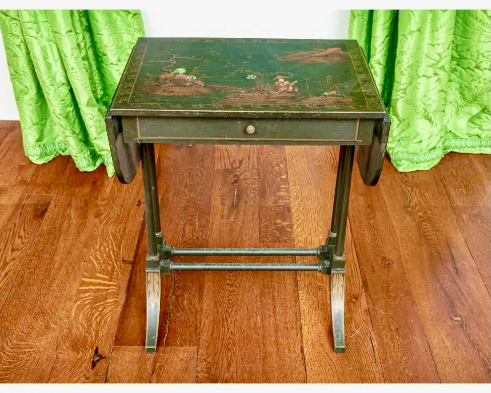 Mesa Abatible Estilo Chinoiserie Pintada a Mano, años 1920–1930
