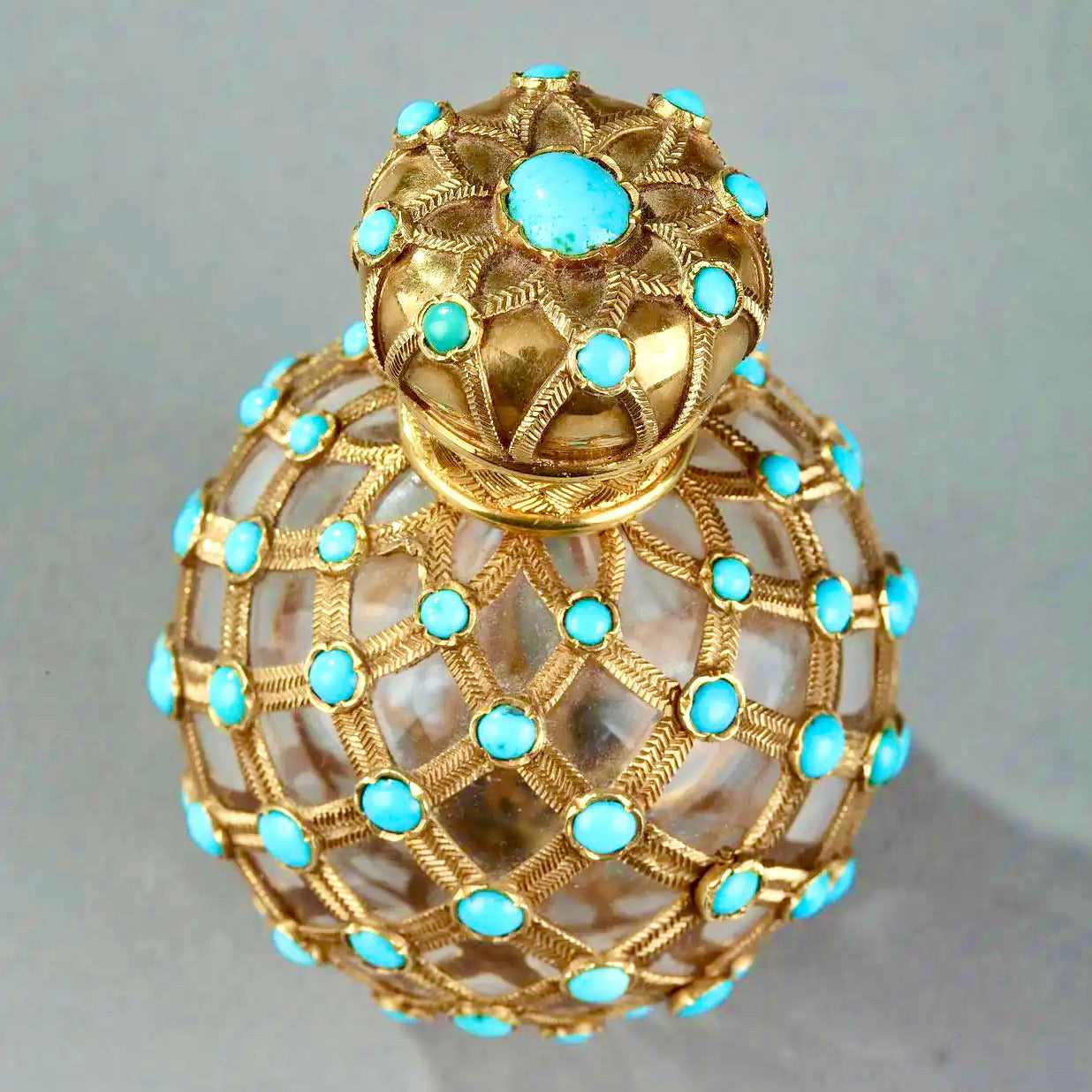 Antiguo Frasco de Perfume con Malla de Oro y Perlas Turquesa Estilo Imperio