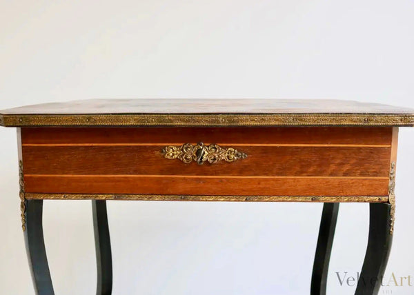 Mesa Auxiliar Napoleón III con Marquetería Floral e Instrumental, Francia 1860