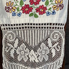 Toalla de Rumanía con Bordados y Encaje Hechos a Mano, 1970