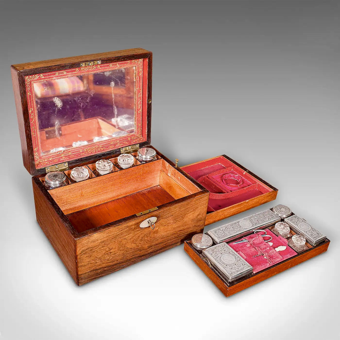 Caja de Tocador Inglesa en Palisandro con Espejo y Cristalería Original, 1850
