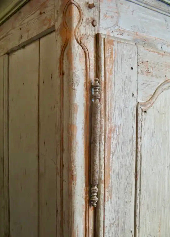 Armario de Convento Francés del Siglo XVIII con Detalles Originales