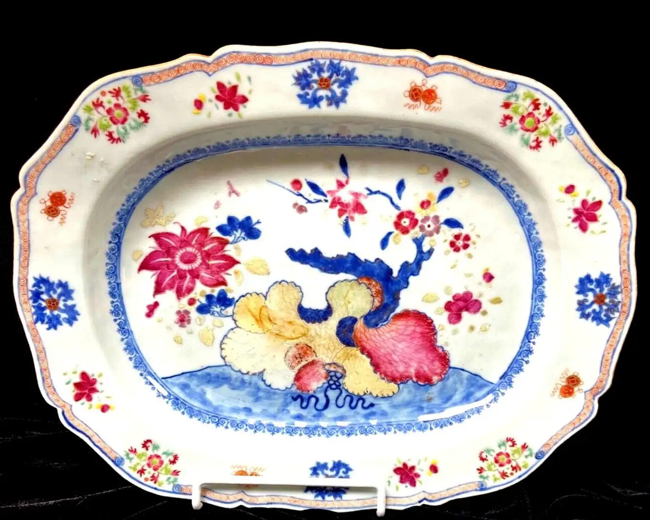Plato de Porcelana Famille Rose del Siglo XVIII