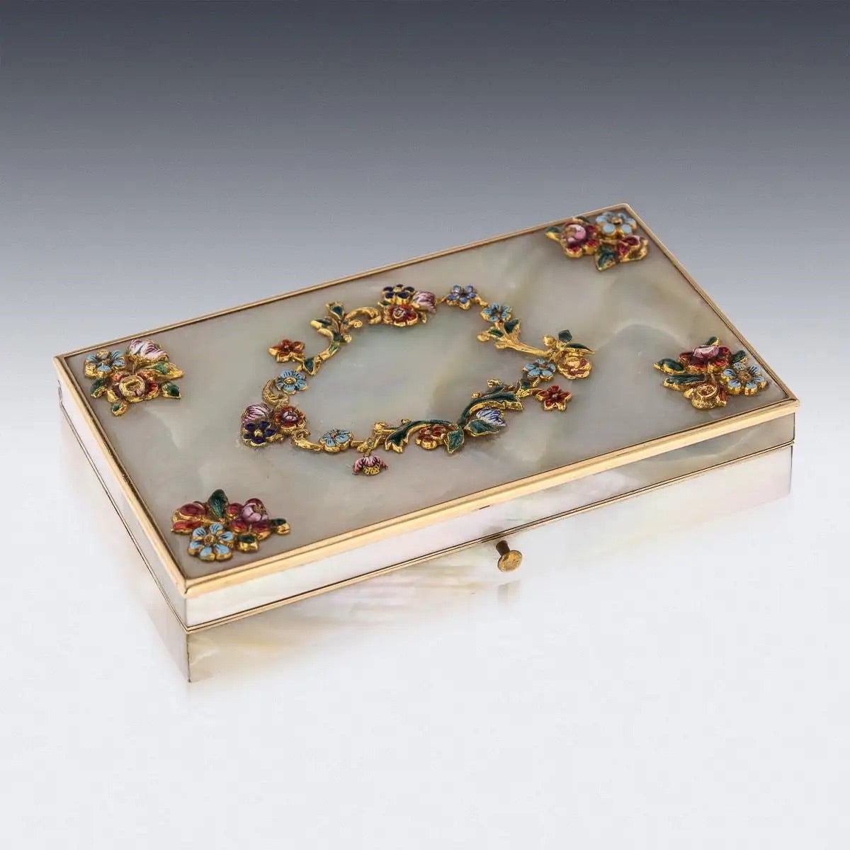 Juego Etui Francés de Oro Montado Sobre Madreperla, 1870