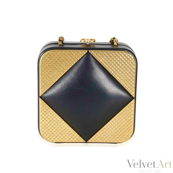 Clutch Chanel CC Cuadrado en Piel de Cordero Negra y Metal Dorado