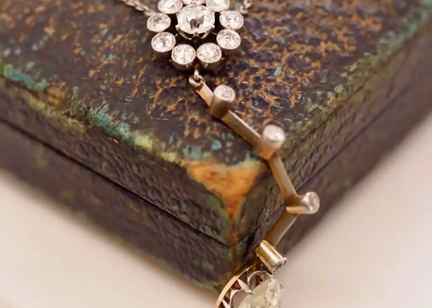 Colgante Eduardiano de Oro Amarillo, Platino y Diamantes de 1900