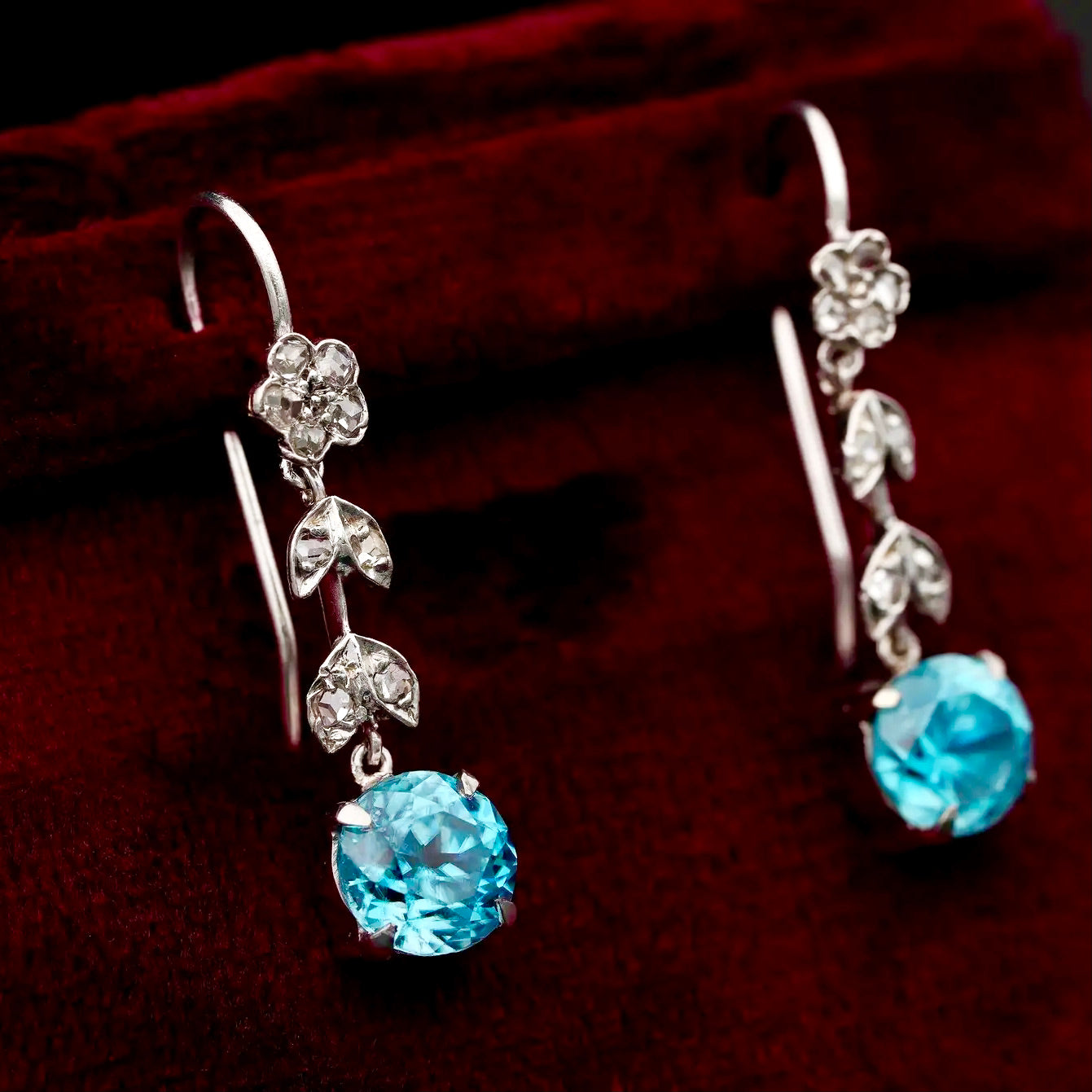 Pendientes Art Déco de Diamantes, Platino y Circonita Azul  de 1910