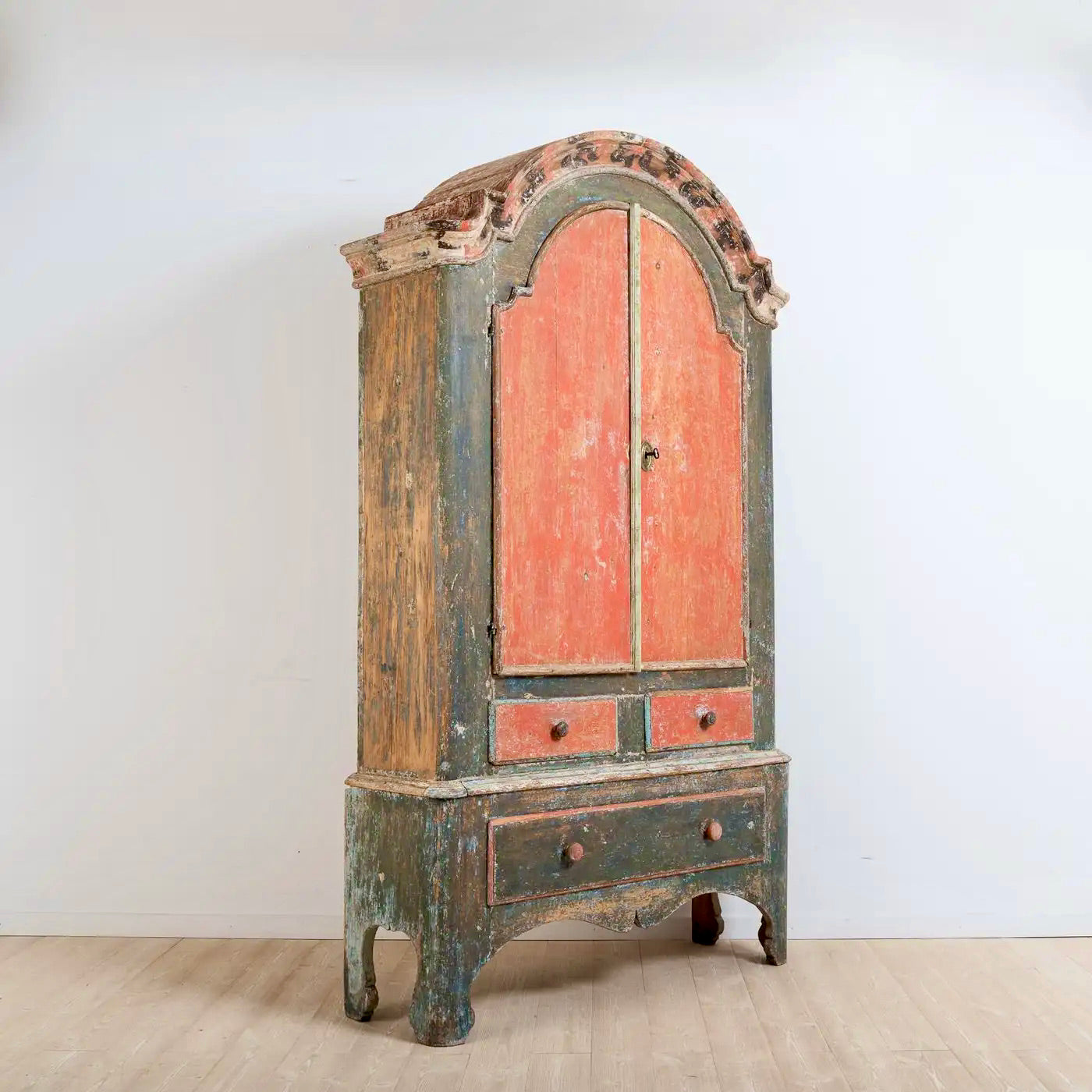 Gabinete rococó sueco de pintura original de 1780