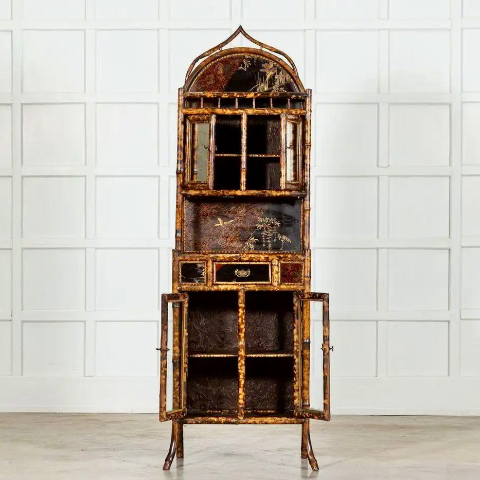 Gabinete esmaltado de bambú inglés, 1880