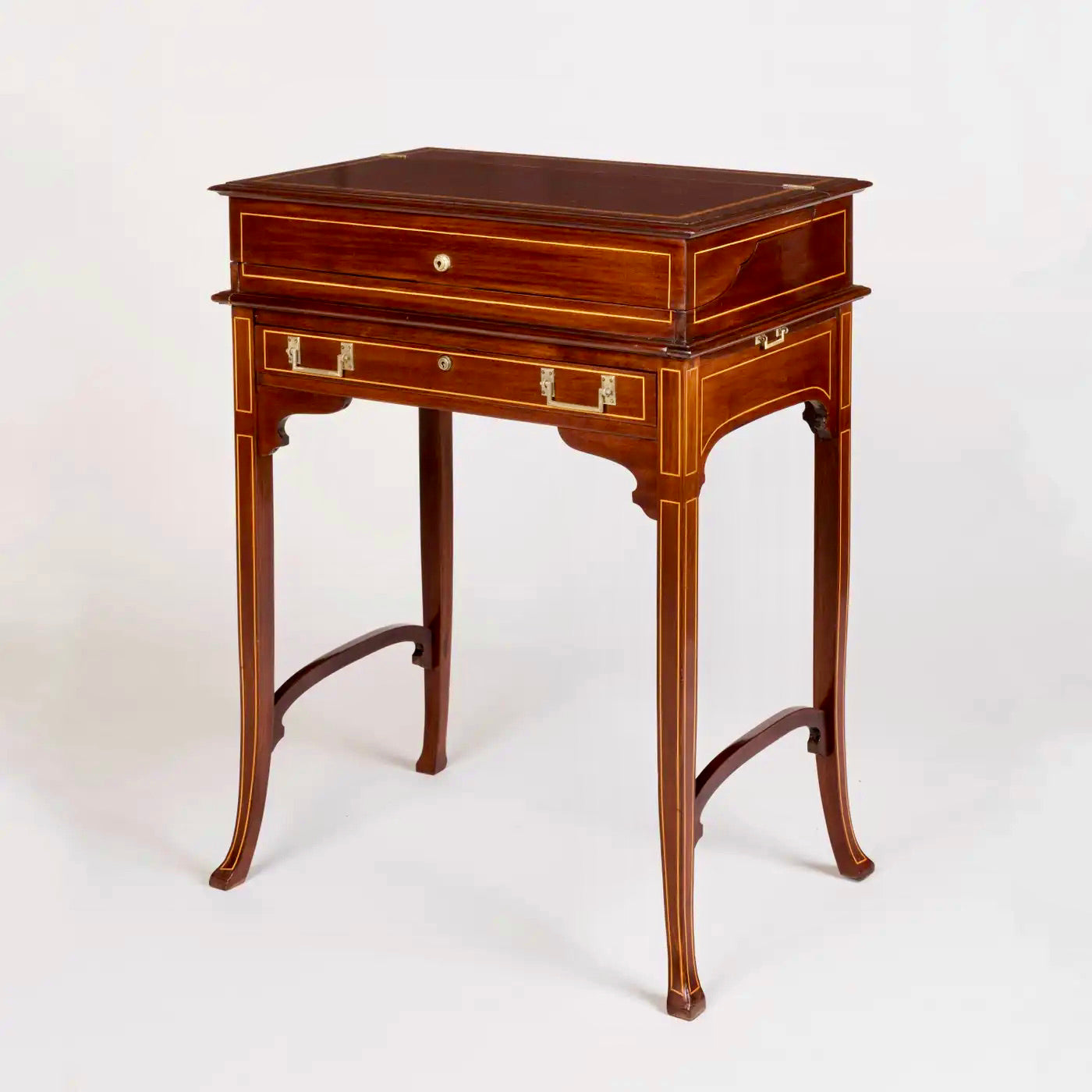 Tocador Eduardiano de Caoba con Accesorios Firmados A\&J Zimmerman, Inglaterra, 1905