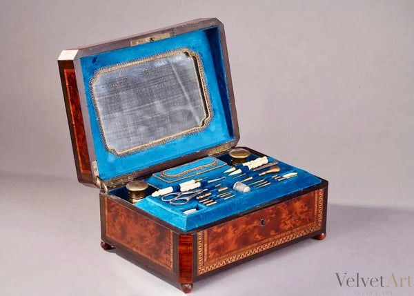Costurero Francés Napoleón III con Incrustaciones de Latón | Francia, 1860