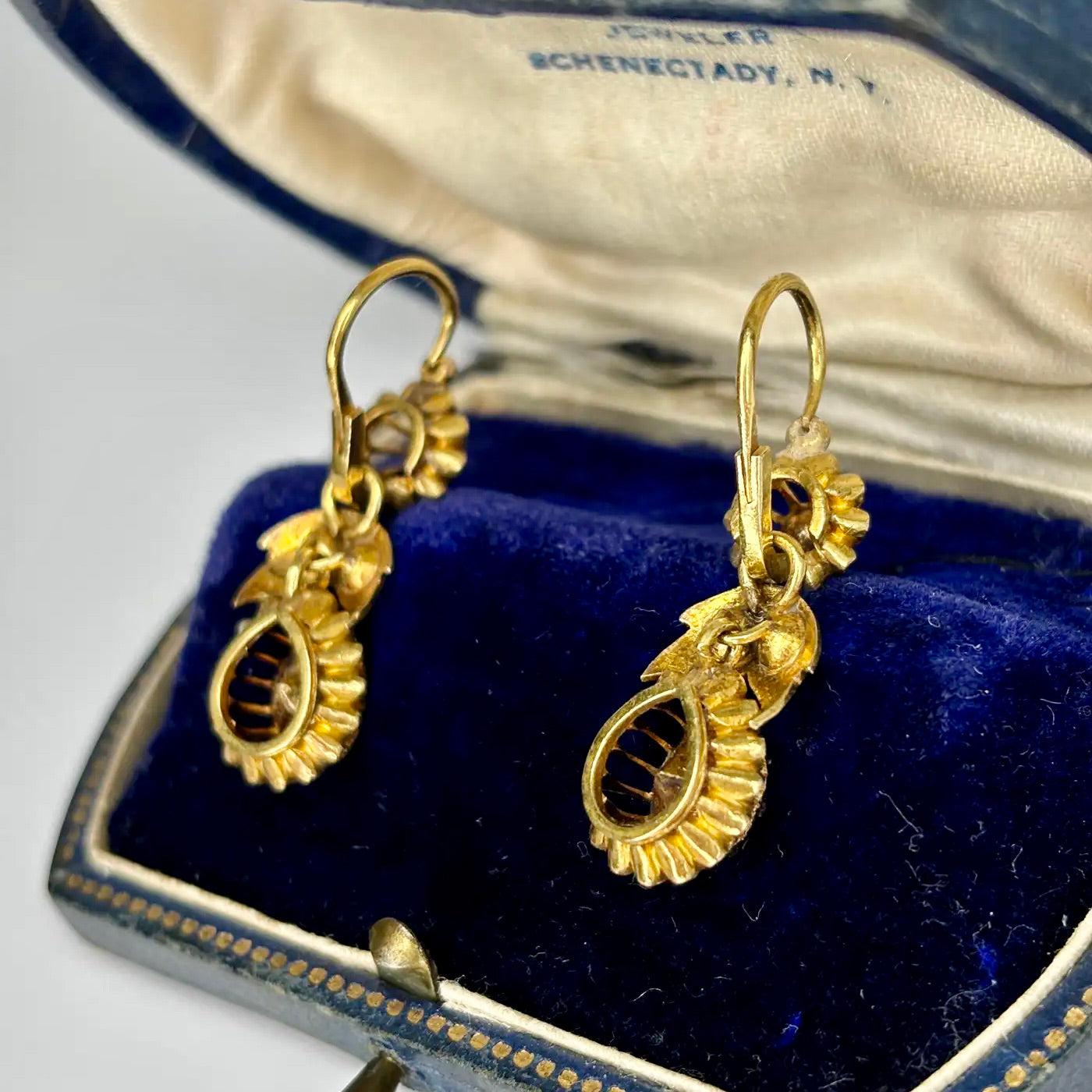Pendientes Astrohúngaros con Diamantes Talla Rosa del Siglo XIX