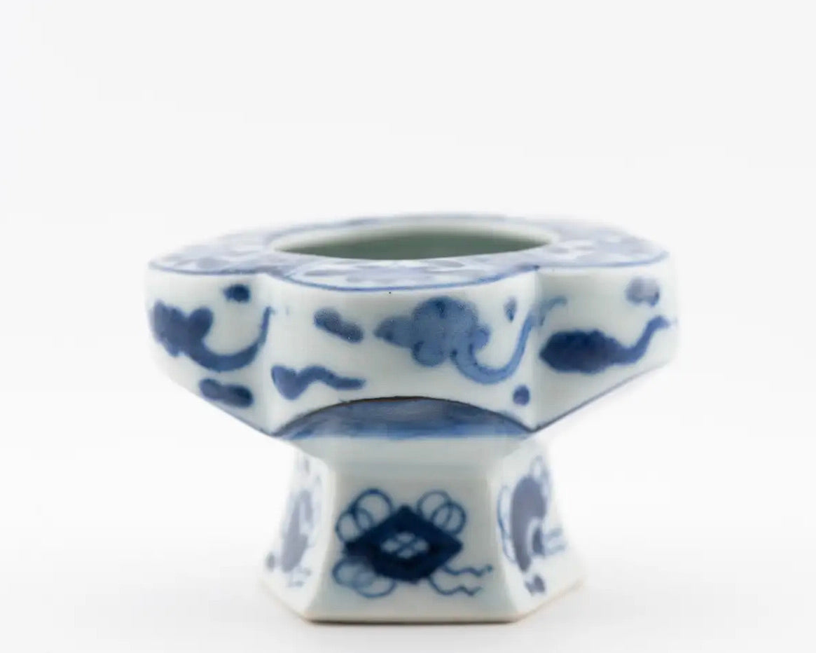 Jarrón Ko-Imari Arita con Pintura Floral Inusual, Japón, 1660-1680