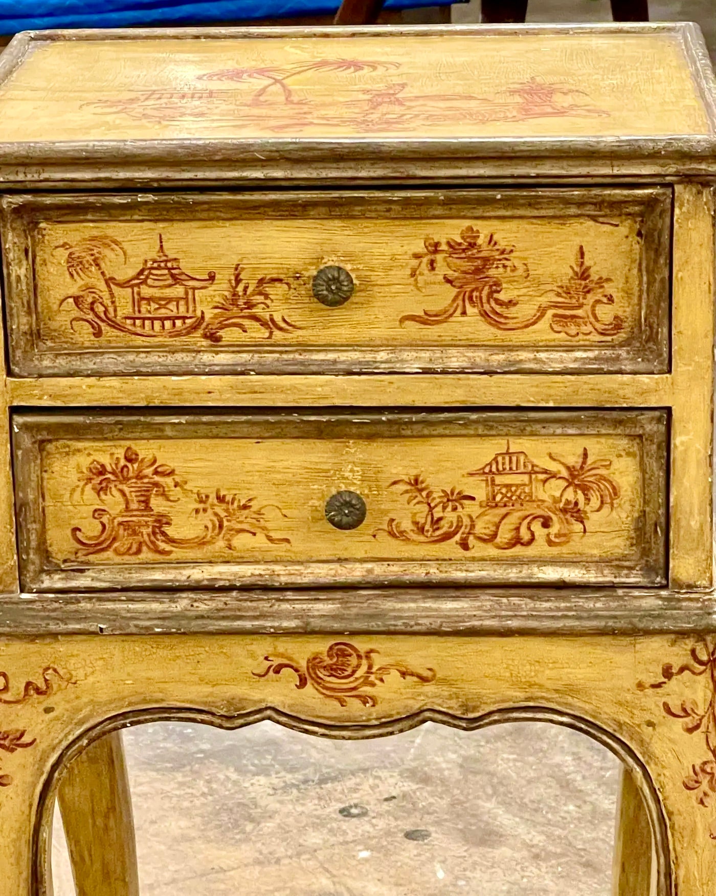 “Mesas Auxiliares Chinoiserie” Italia 1910 | Mueble Pintado con Pátina Original