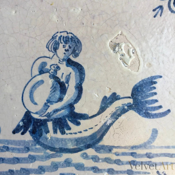 Tritón con Jarra – Azulejo de Delft Azul y Blanco, 1640–1660