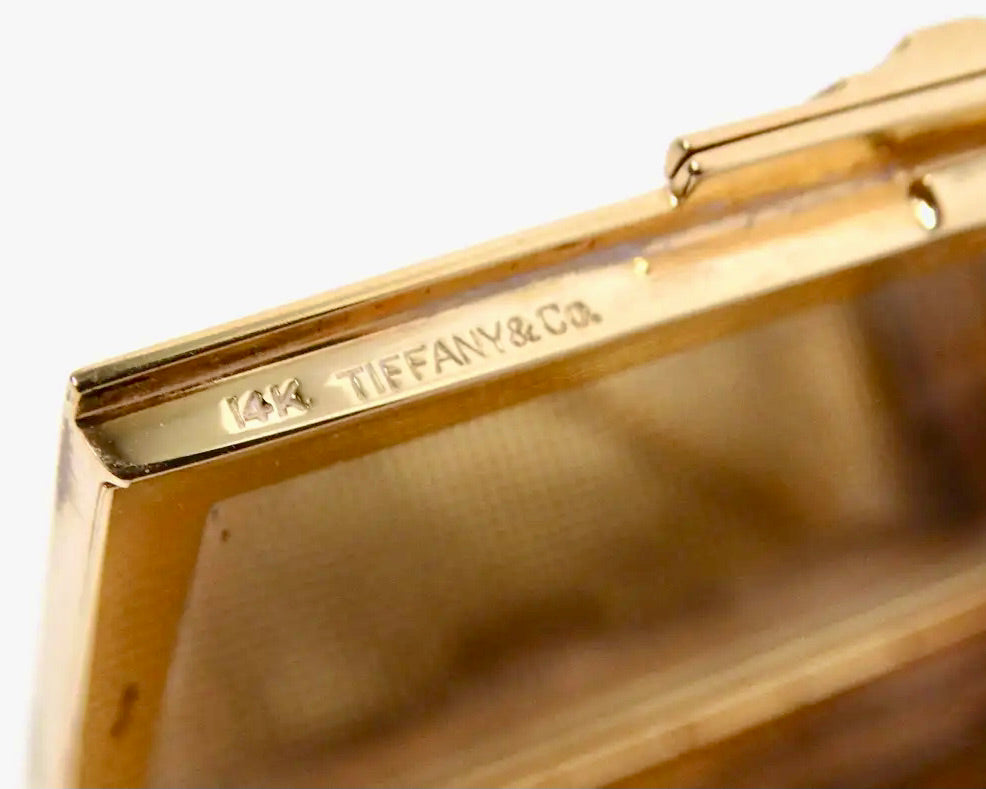 Tiffany & Co. Años 40 | Polvera de Oro con Espejo y Rubí