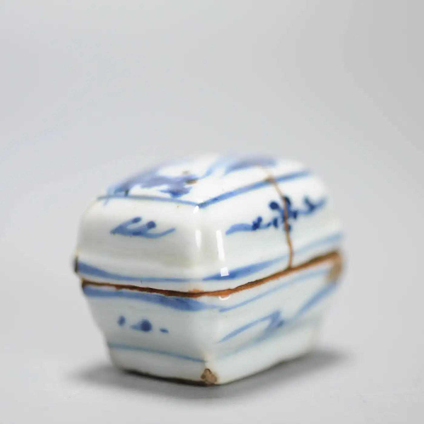 Recipiente de Incienso de Porcelana China en Forma de Cesta, Periodo Tianqi, Siglo XVII