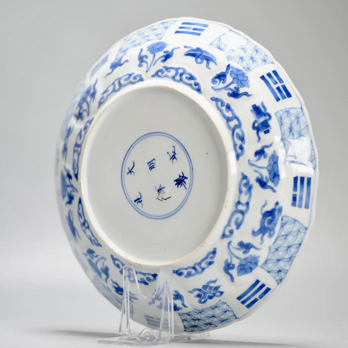 Plato Cheghua Periodo Kangxi del Siglo XIX en Azul Cobalto