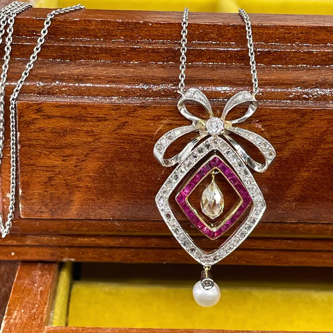 Collar Perla Agua Salada y Rubí Eduardiano | Belle Époque, 1900