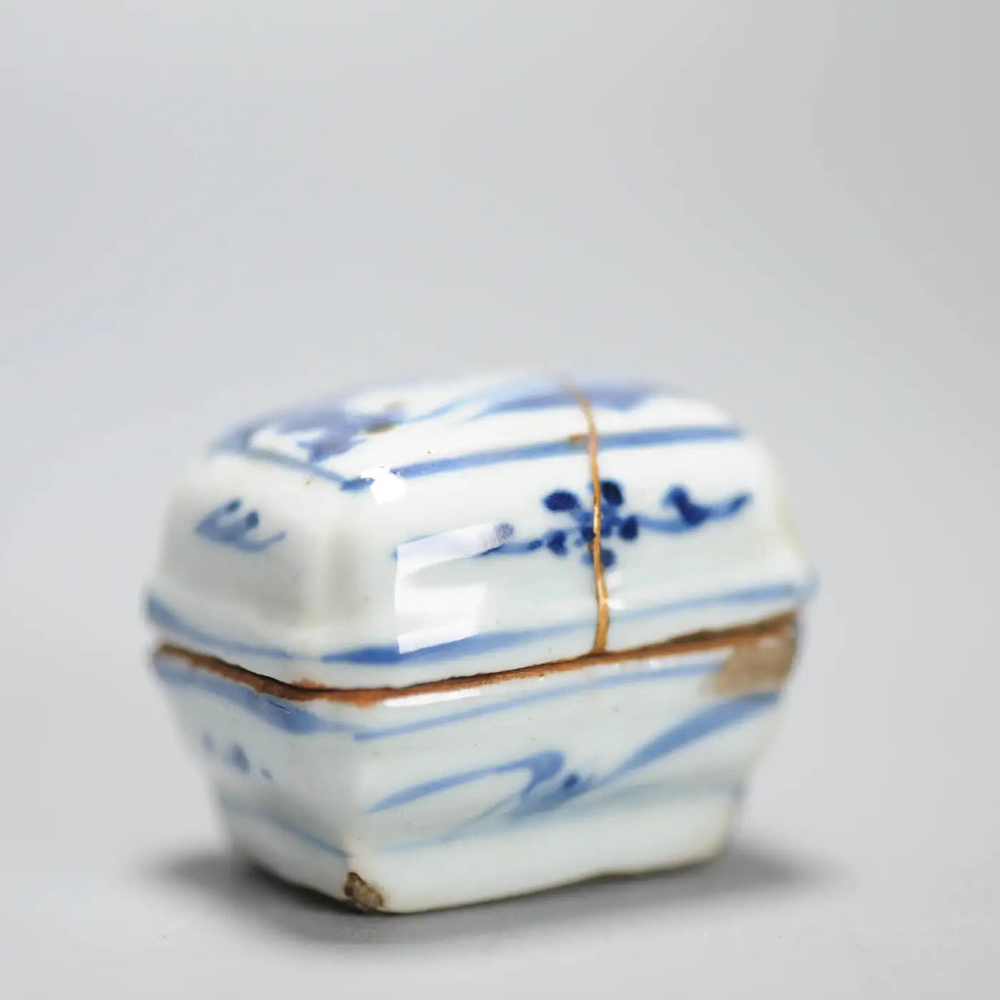 Recipiente de Incienso de Porcelana China en Forma de Cesta, Periodo Tianqi, Siglo XVII