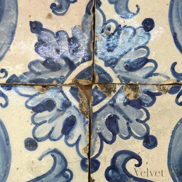 Cuatro Azulejos Portugueses del Siglo XVII: Cerámica Barroca Original para Colección
