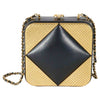 Clutch Chanel CC Cuadrado en Piel de Cordero Negra y Metal Dorado