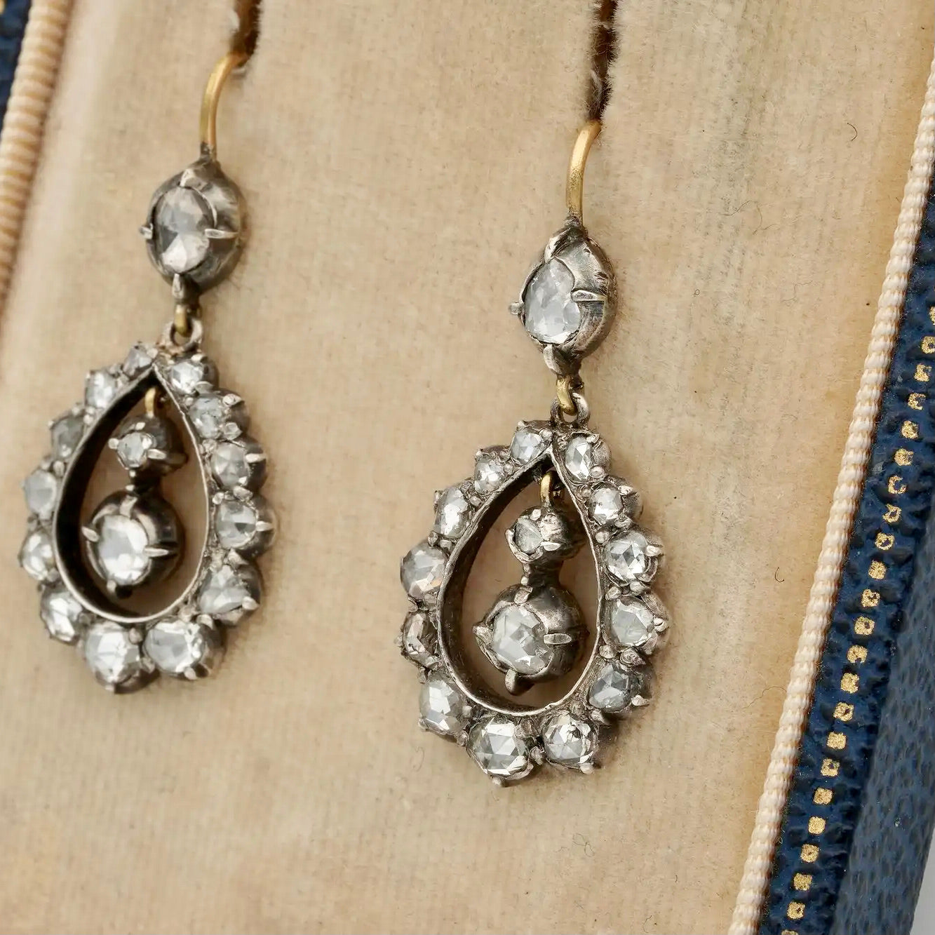Pendientes Georgianos de Gota con Diamantes Talla Rosa de 1790