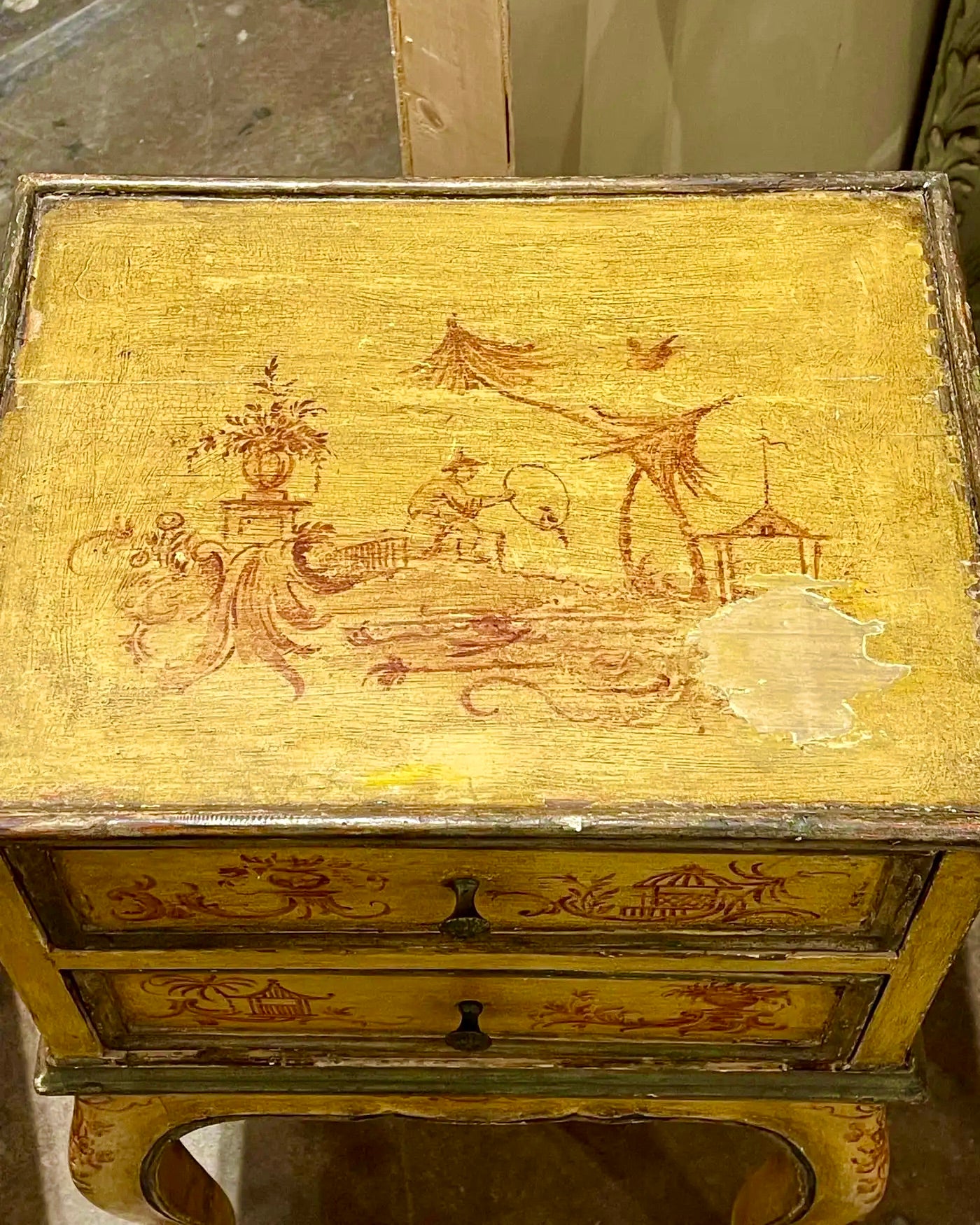 “Mesas Auxiliares Chinoiserie” Italia 1910 | Mueble Pintado con Pátina Original