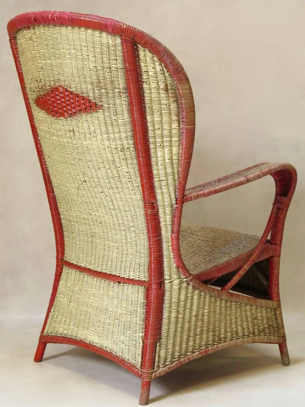 Gran Sillón de Mimbre Pintado con Respaldo Alado, 1920