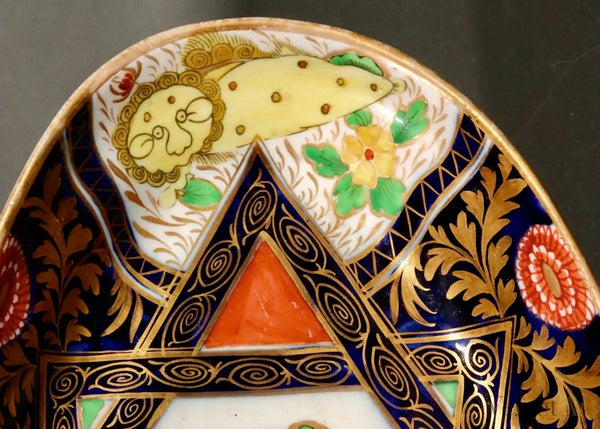 Porcelana Coalport Chinoiserie con Dragón y Leones Amarillos | Inglaterra, 1805