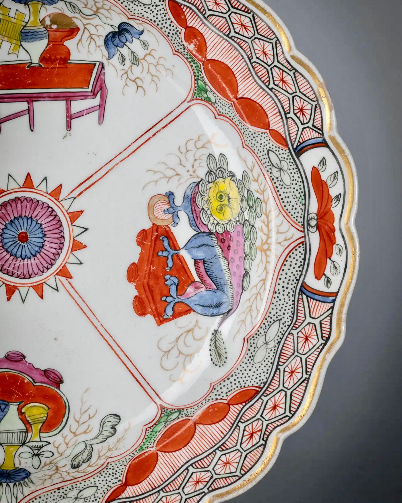 Plato Coalport de Porcelana “Dragón en Compartimento”, 1800