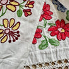 Toalla de Rumanía con Bordados y Encaje Hechos a Mano, 1970