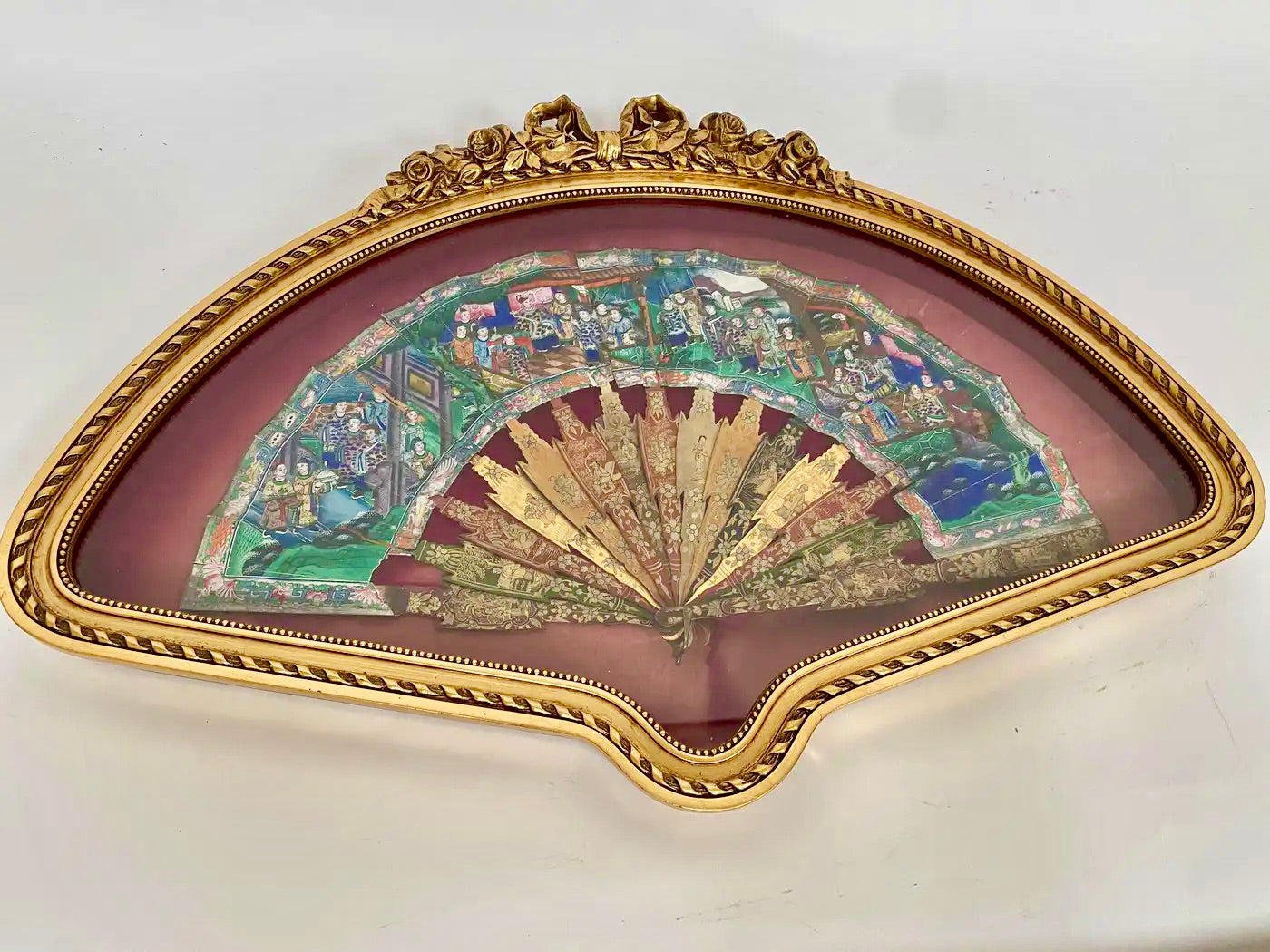 Abanico Chino del Siglo XIX | Dinastía Qing | Pintado a Mano con Caras de Nácar