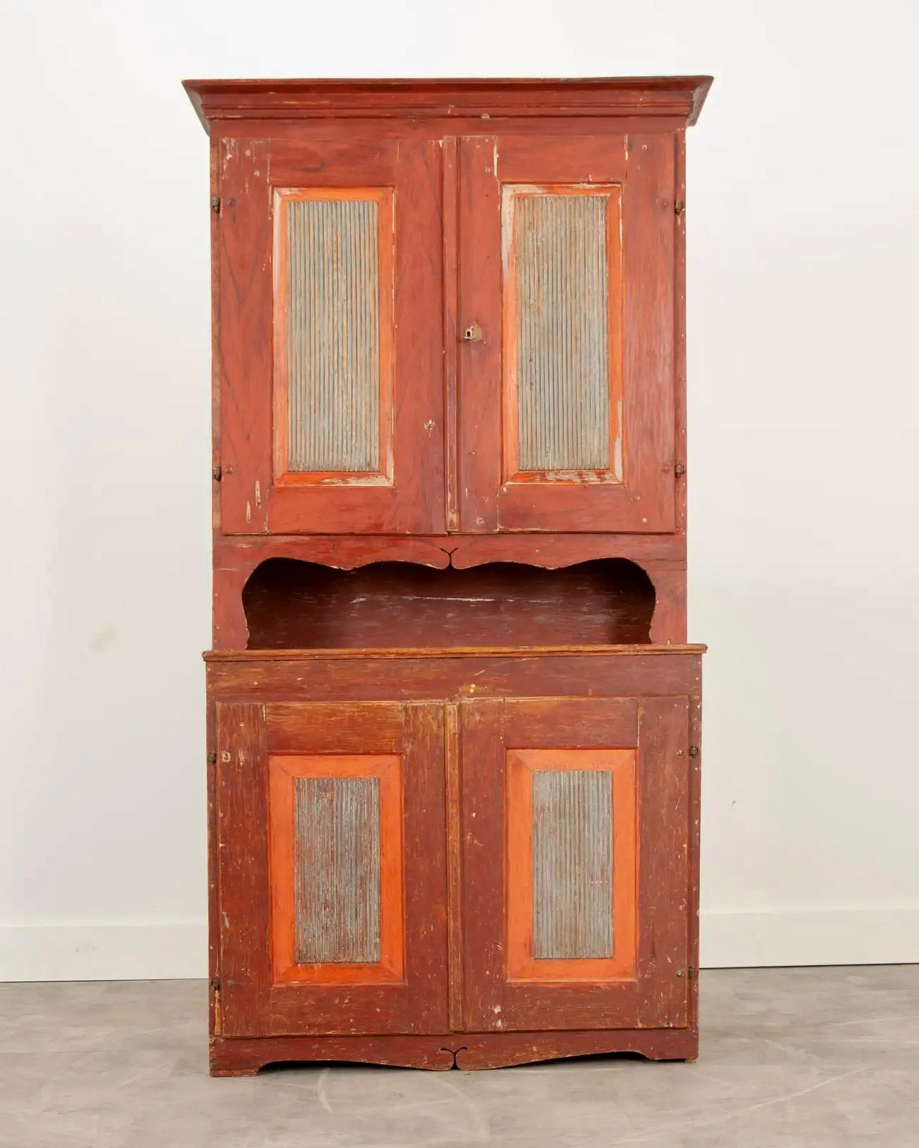 Alacena de Estilo Gustaviano con Pintura Original | Suecia, 1800