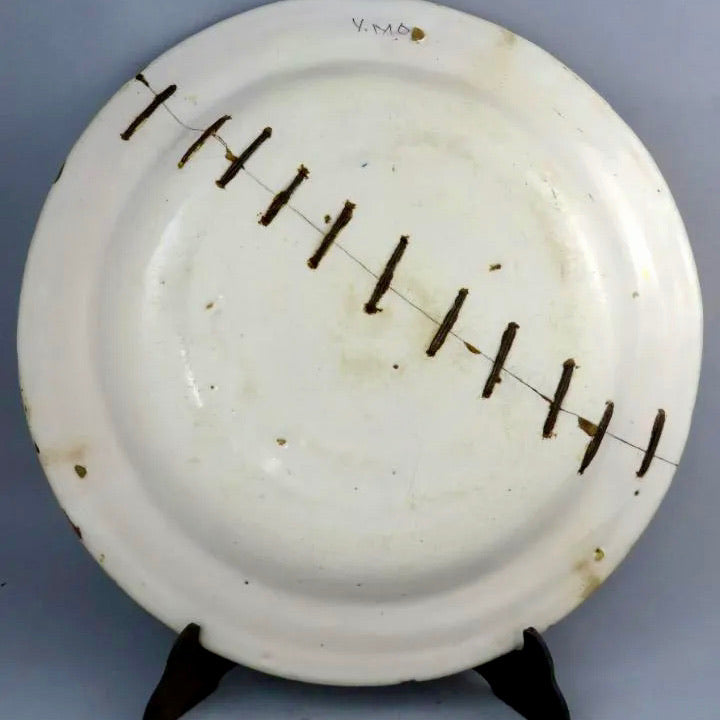 Plato de cerámica lañada de Manises pintado del siglo XIX