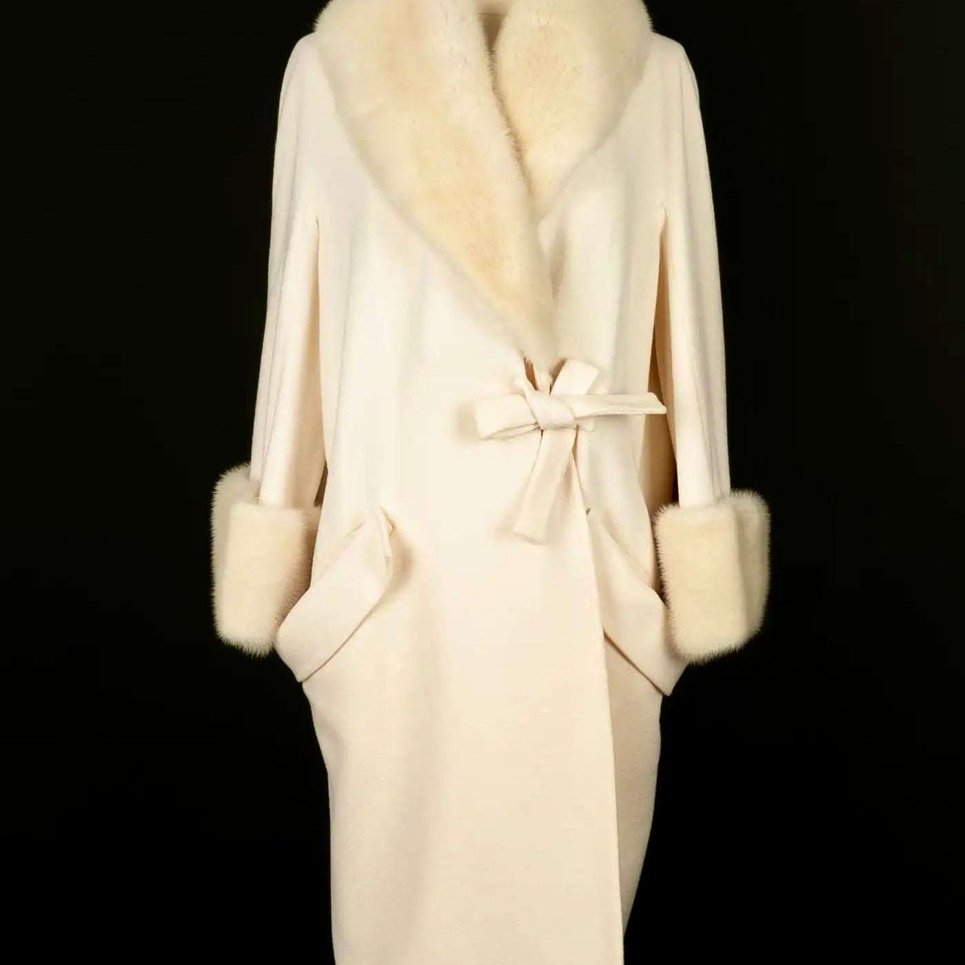 Christian Dior | Abrigo de Visón y Lana Color Hueso