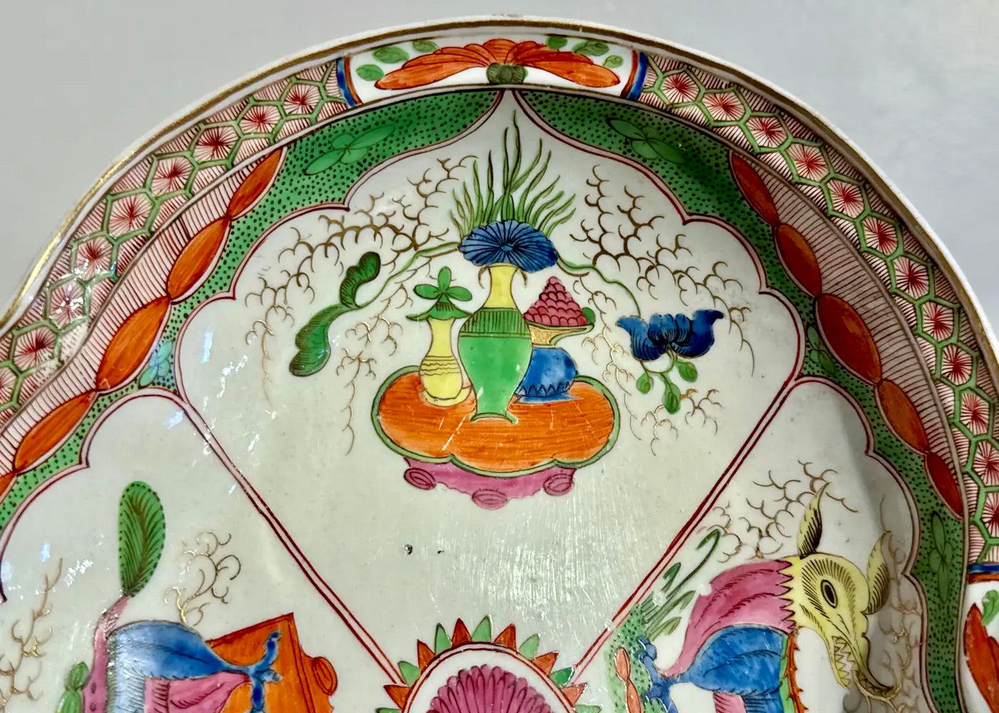 Plato de Porcelana Worcester | “Dragones en Compartimentos” | Inglaterra, 1810