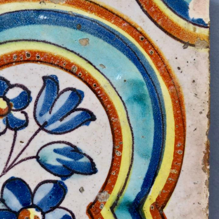 Azulejo de Manises con Decoración Floral | Valencia, Siglo XVII