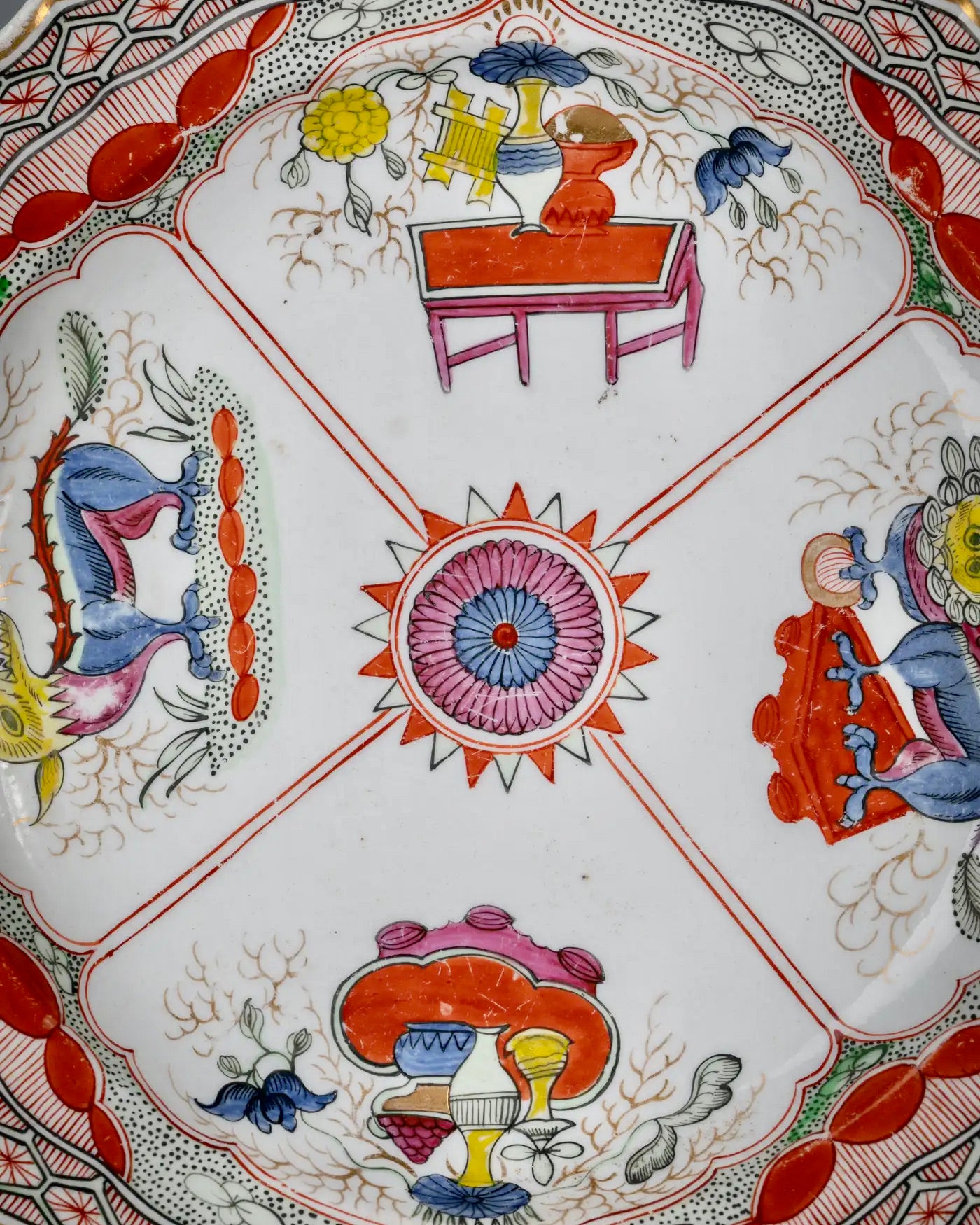 Plato Coalport de Porcelana “Dragón en Compartimento”, 1800