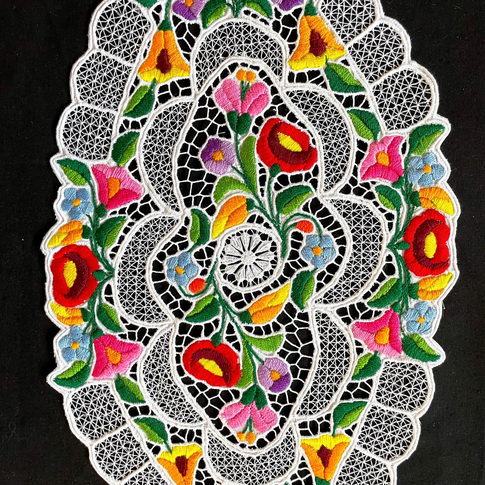 Camino de Mesa Húngaro de Encaje Hecho a Mano