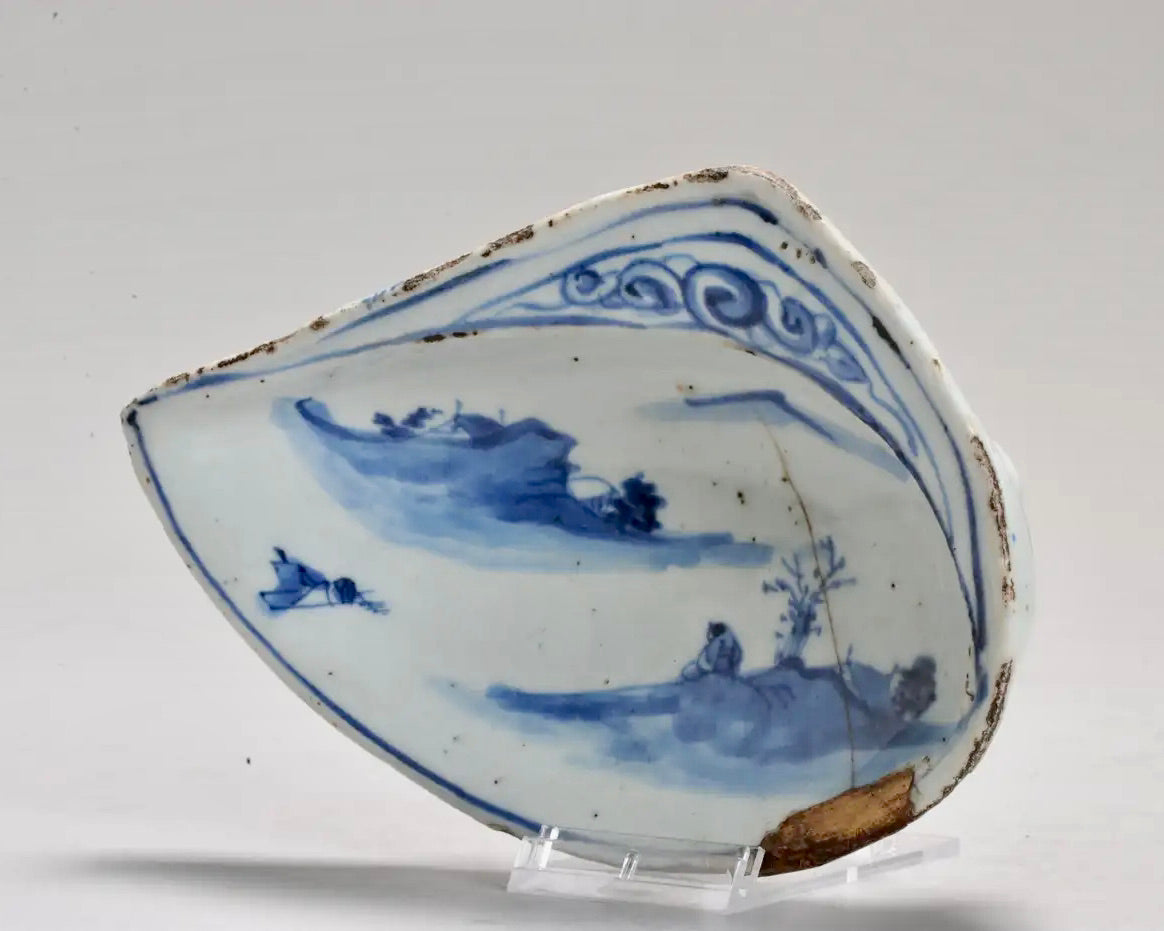 Plato Chino Kosometsuke de Porcelana Azul Bajo Vidriado | Literato en Paisaje | Periodo Ming, Siglo XVII