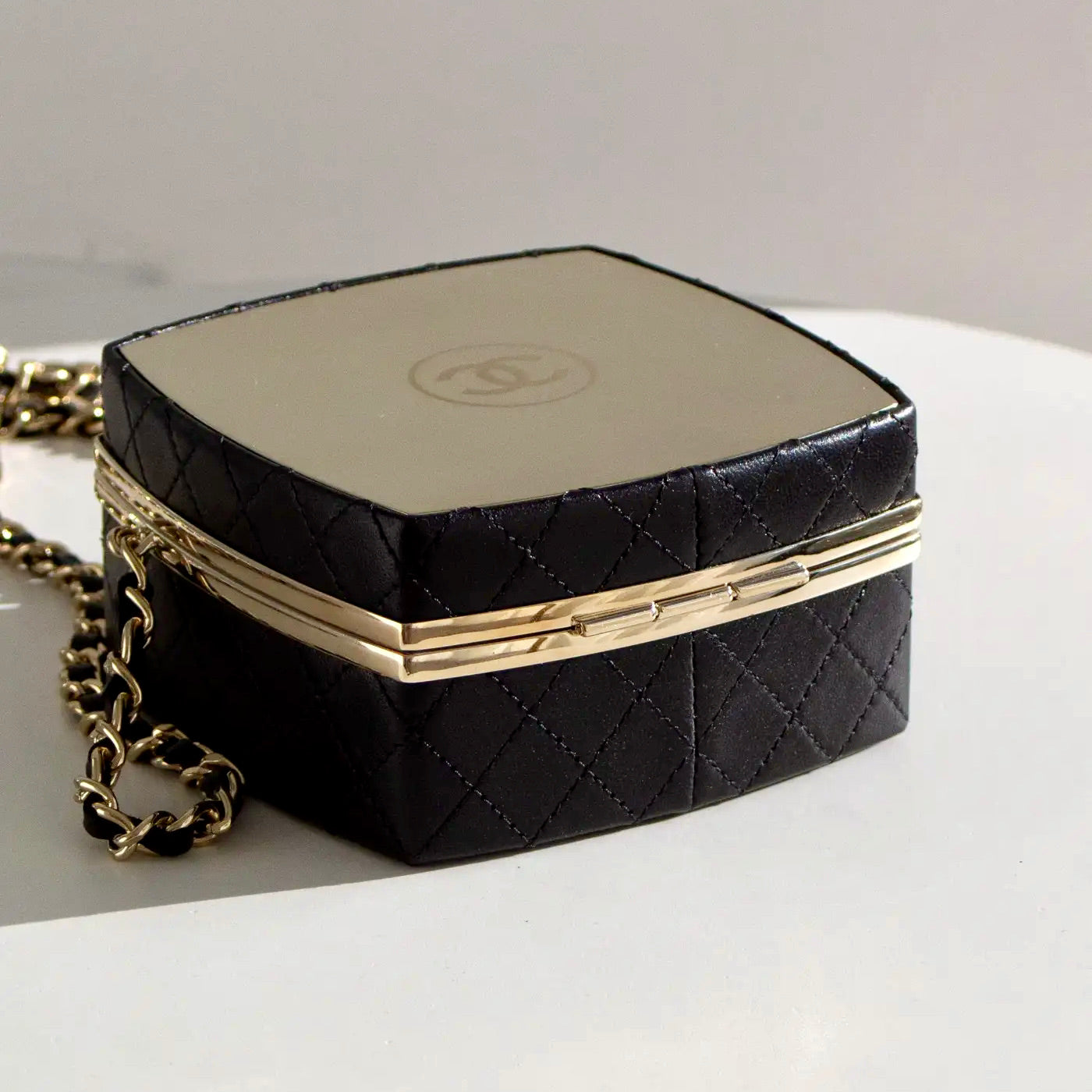 Bolso Chanel Dorado y Cuero de Cordero con Espejo de 2010
