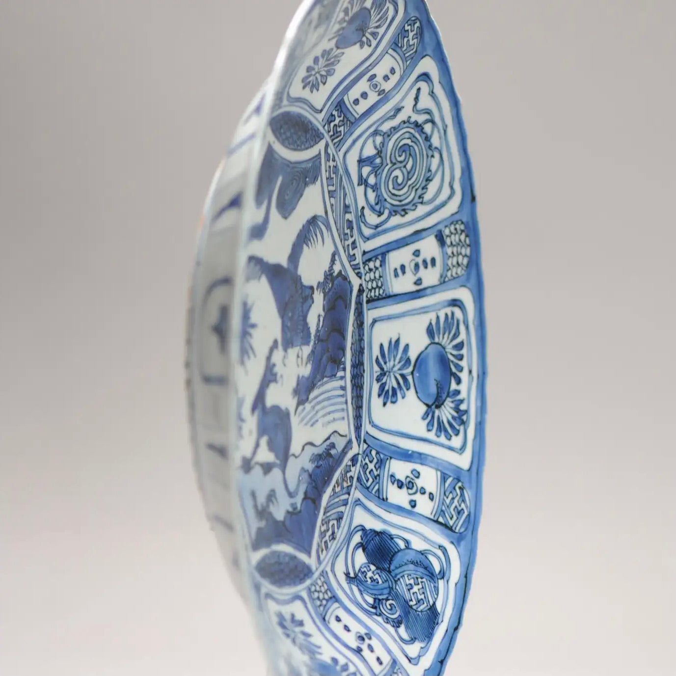 Plato de Porcelana Azul y Blanca Ming | Yin Yang | Armonía | Águila y Cabra
