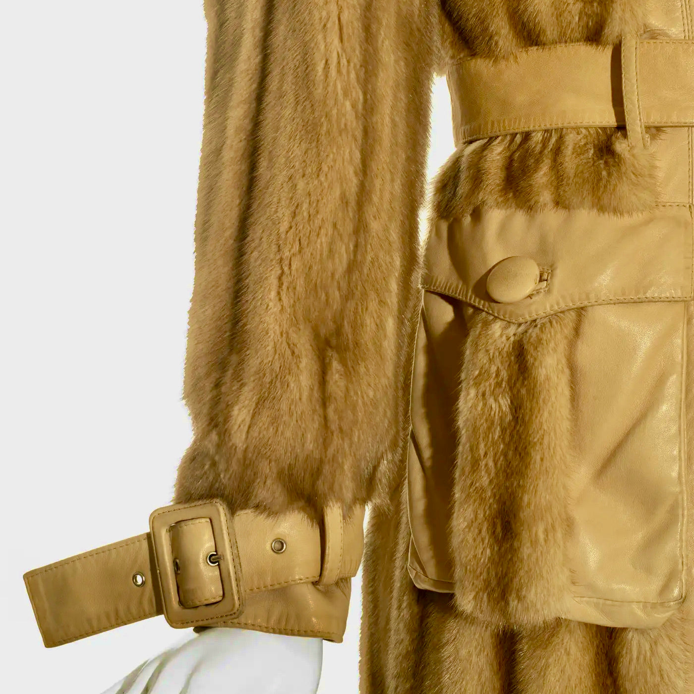 Christian Dior por John Galliano Otoño-Invierno 2005 | Gabardina de Piel de Visón y Cordero