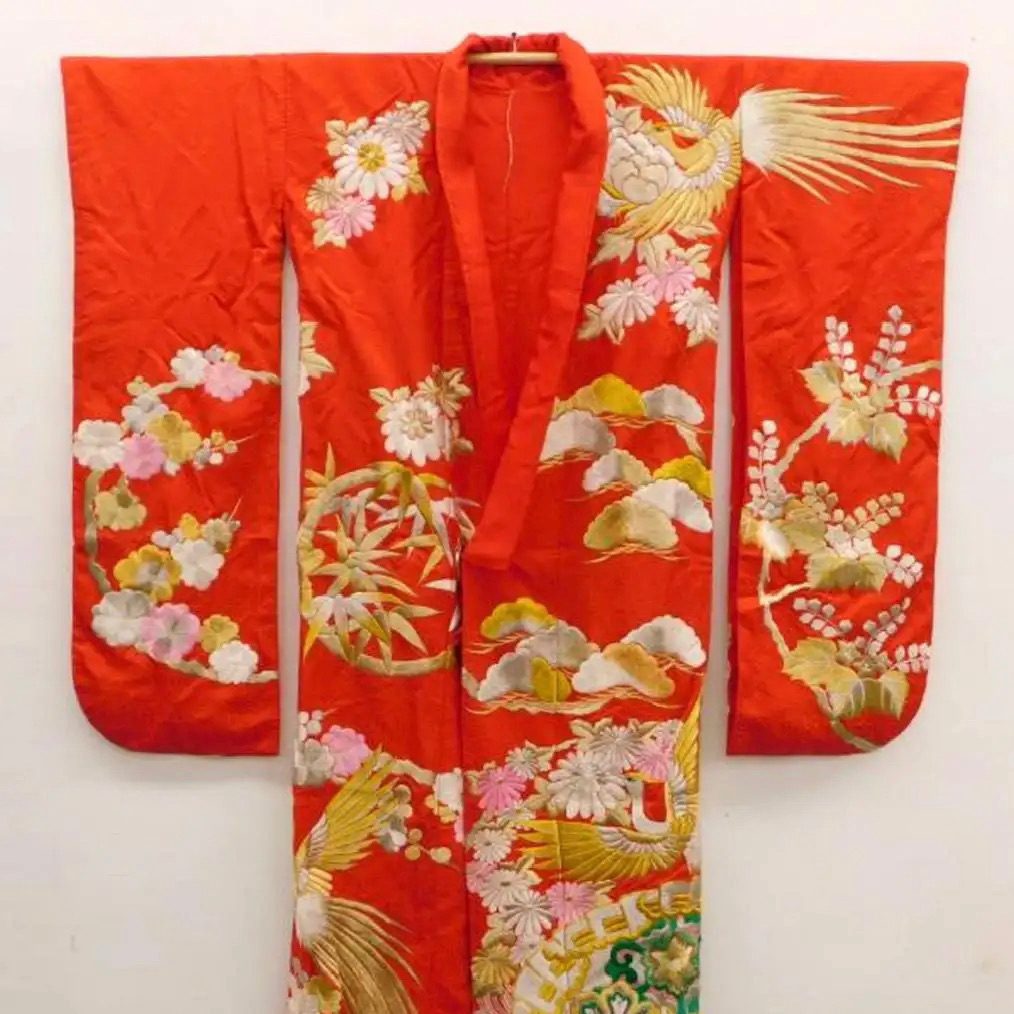 Kimono Rojo Bordado Ceremonial | Japón (1910-1930)
