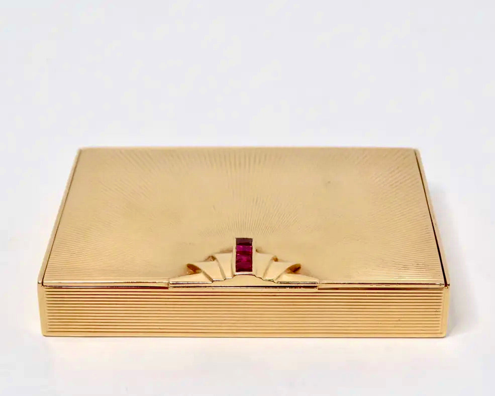 Tiffany & Co. Años 40 | Polvera de Oro con Espejo y Rubí
