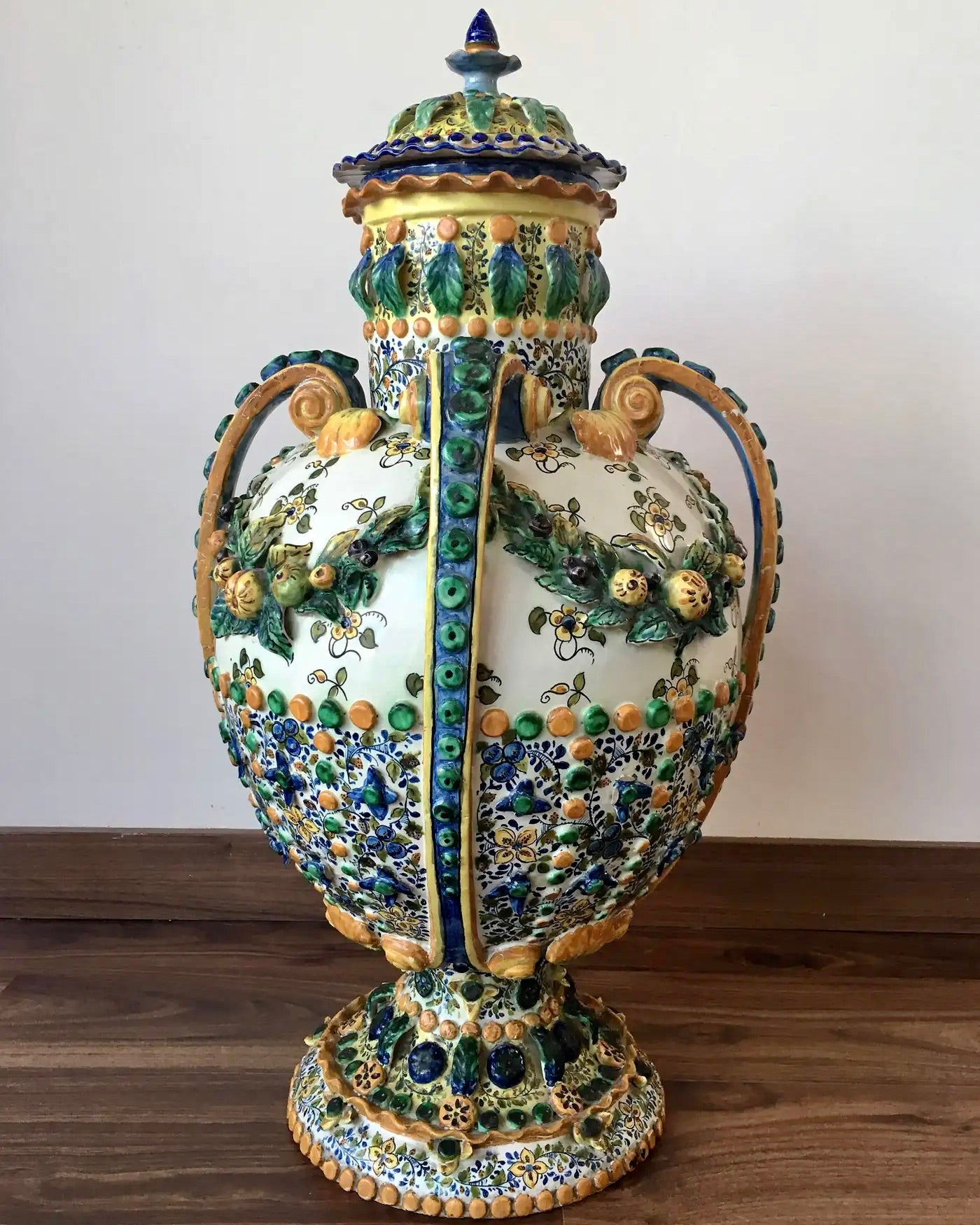 Urna Española de Terracota Pintada | Manises | Siglo XIX | Biedermeier | 1850