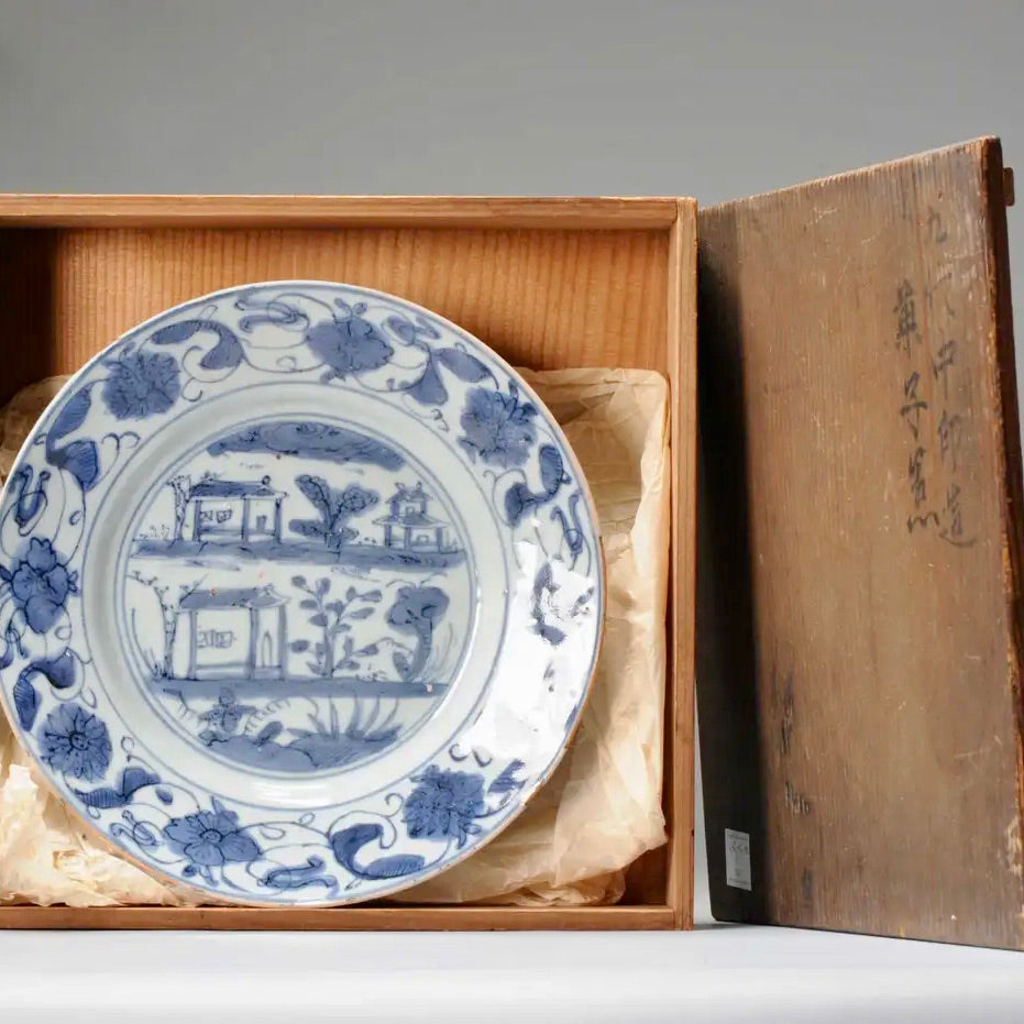 Plato de Porcelana China Ming | Casa Europea, 1635-1650